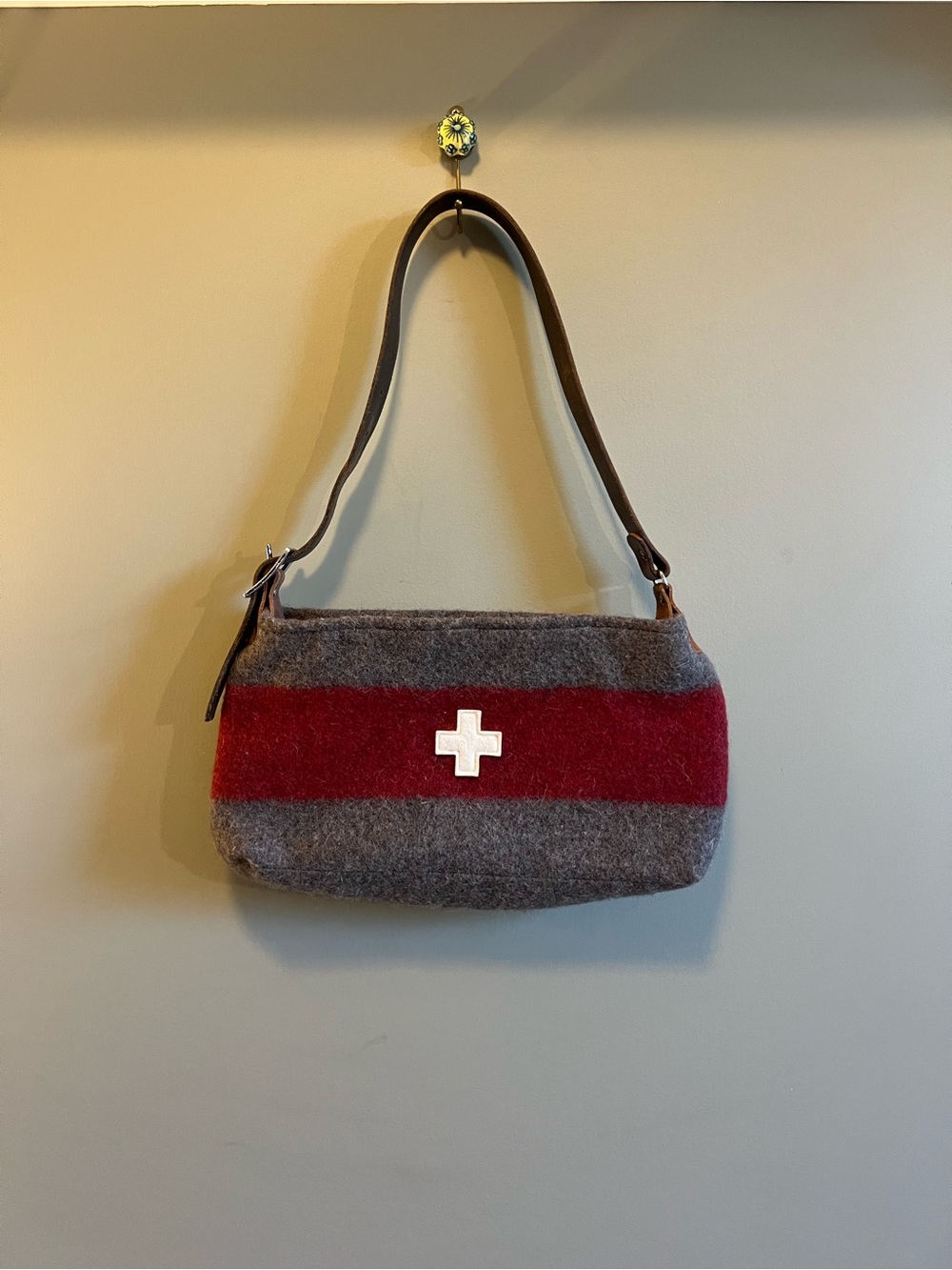 Vintage W. Heeb Switzerland bag 1985 Leather‎ Strap Red Stripe Cross Alpine